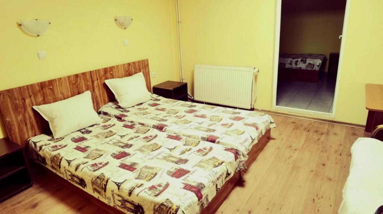 Хостел Ритон Roese Buitenkant foto